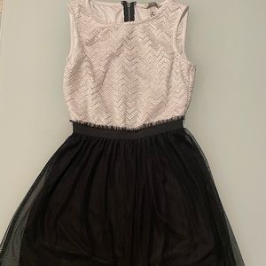 Womens Short Lace Black and White Cocktail or Prom Dress. Size medium